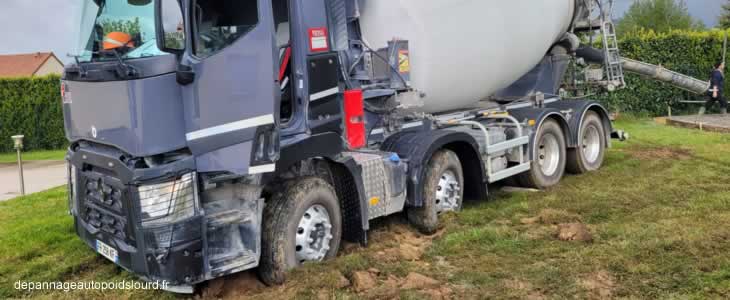 Dépannage camion poids lourd embourbée somme 80