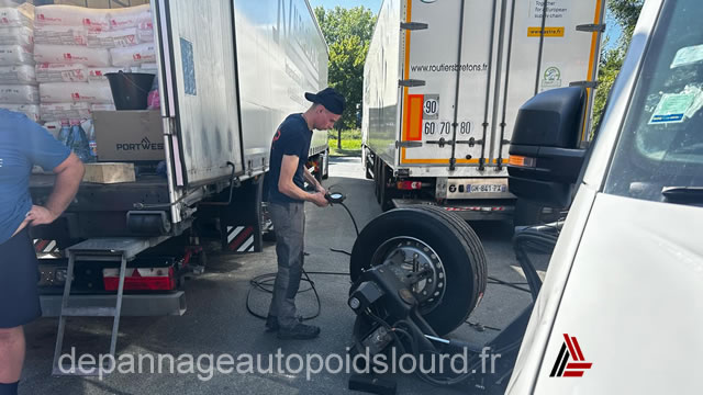 Dépannage pneus poids lourds Paris et Île-de-France Dépannage pneus poids lourds Paris et Île-de-France
